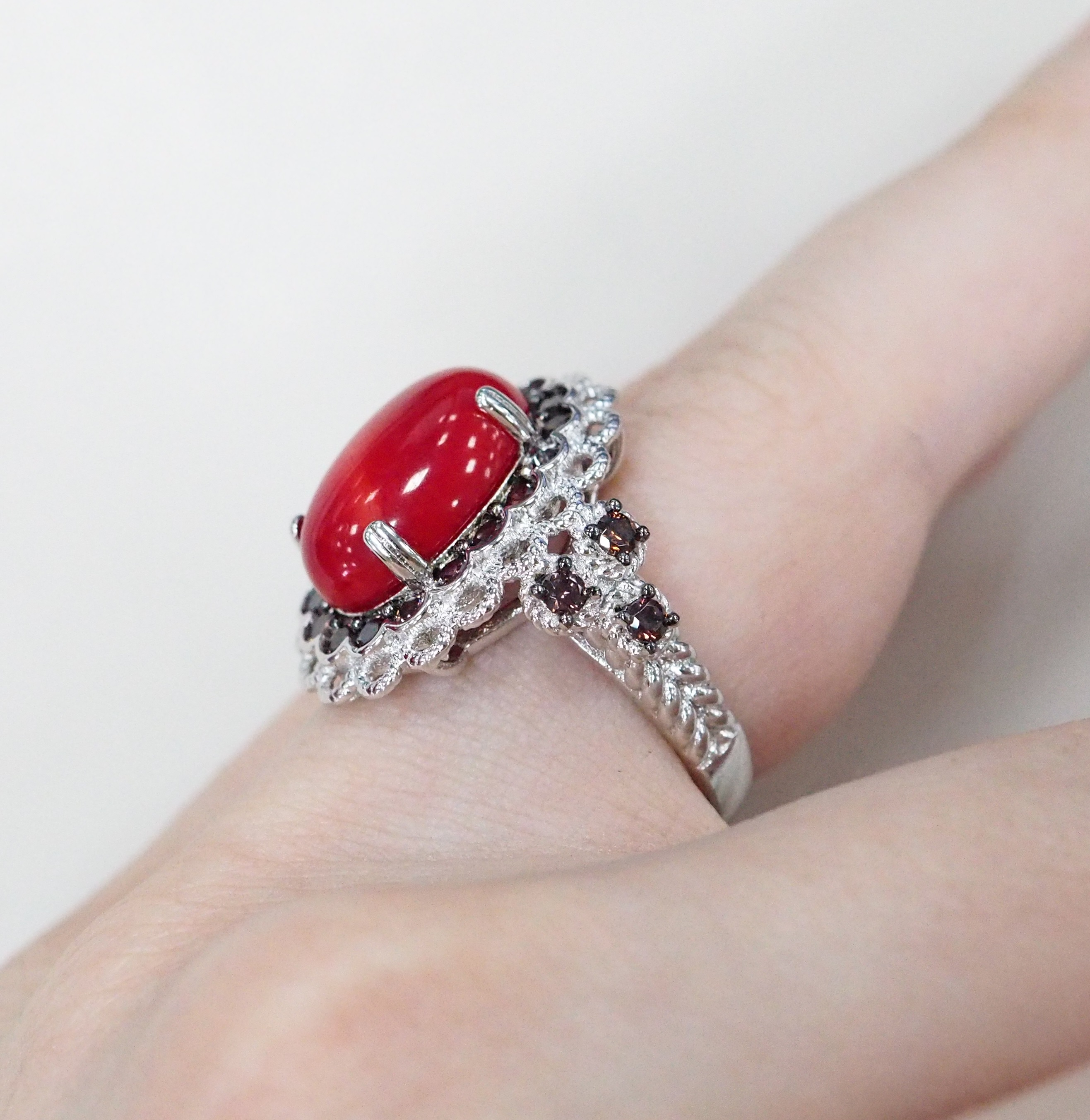 Серебряное кольцо с кораллом